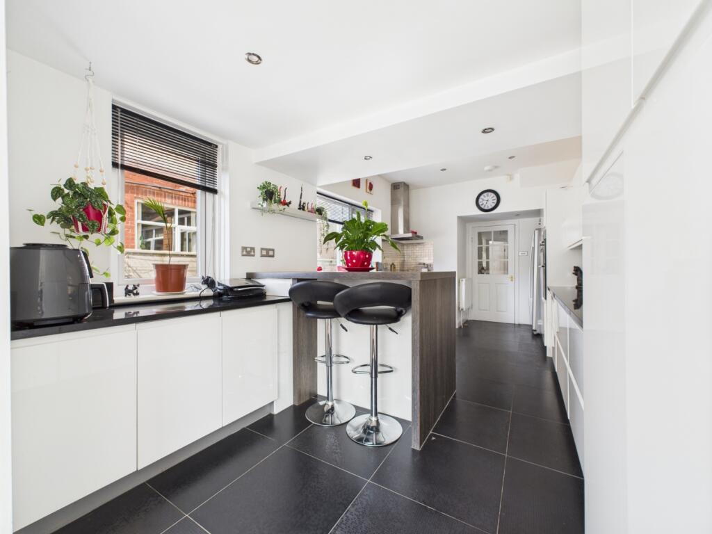 CAM02195G0-PR0083-STILL033