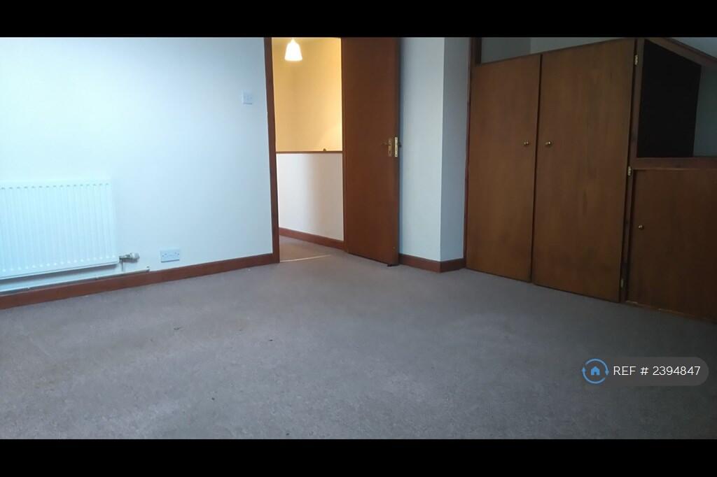 Large Rear Double Bedroom