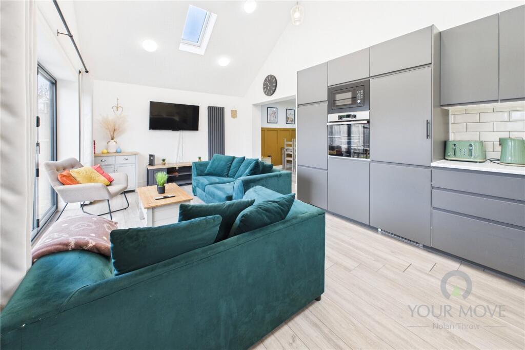 Kitchen/Living Area