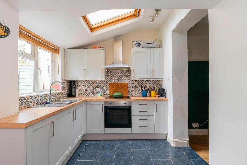 0S7SSG - Kitchen A.jpg