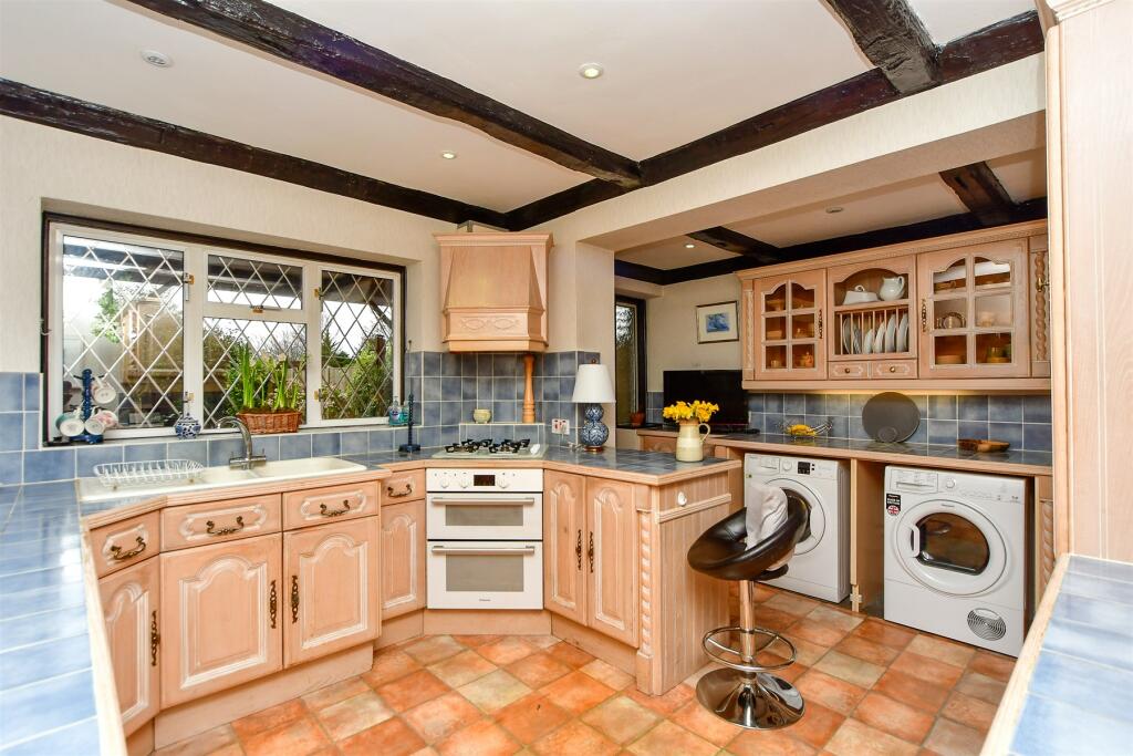 Kitchen/Breakfast Area