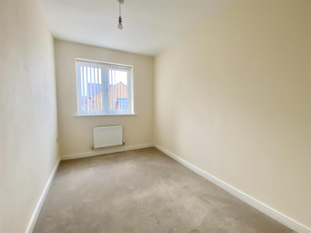 8 Roberts Way-16.jpg