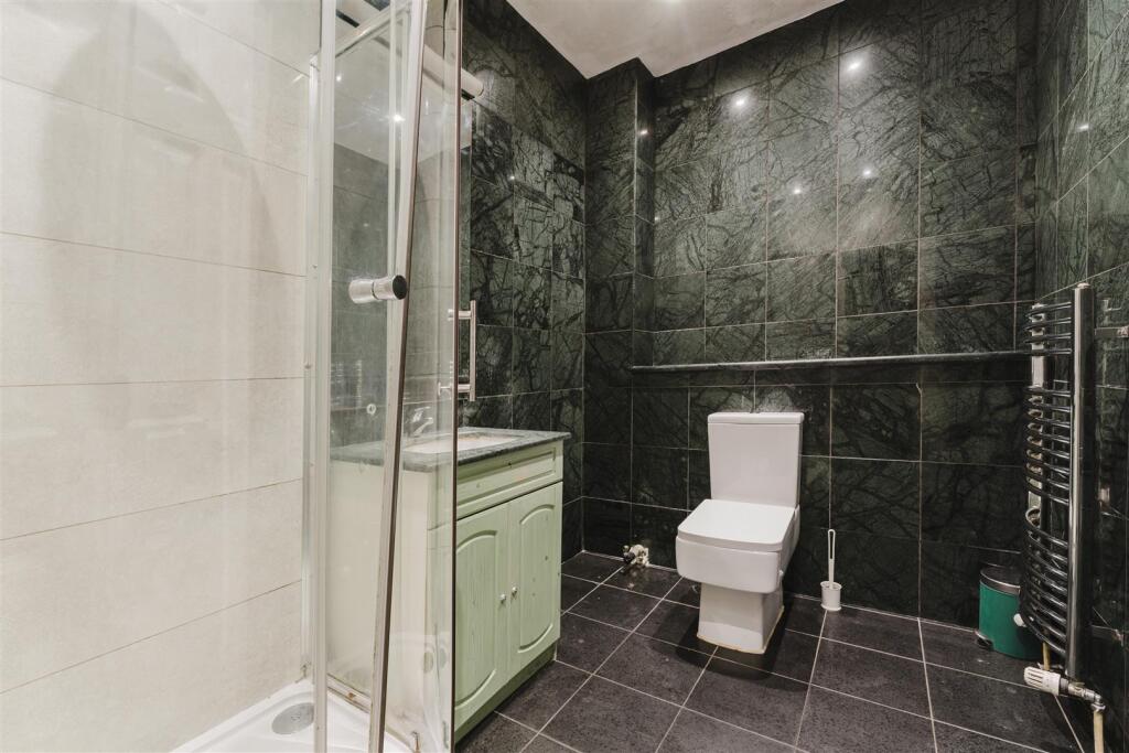 24 Osterley shower.jpg