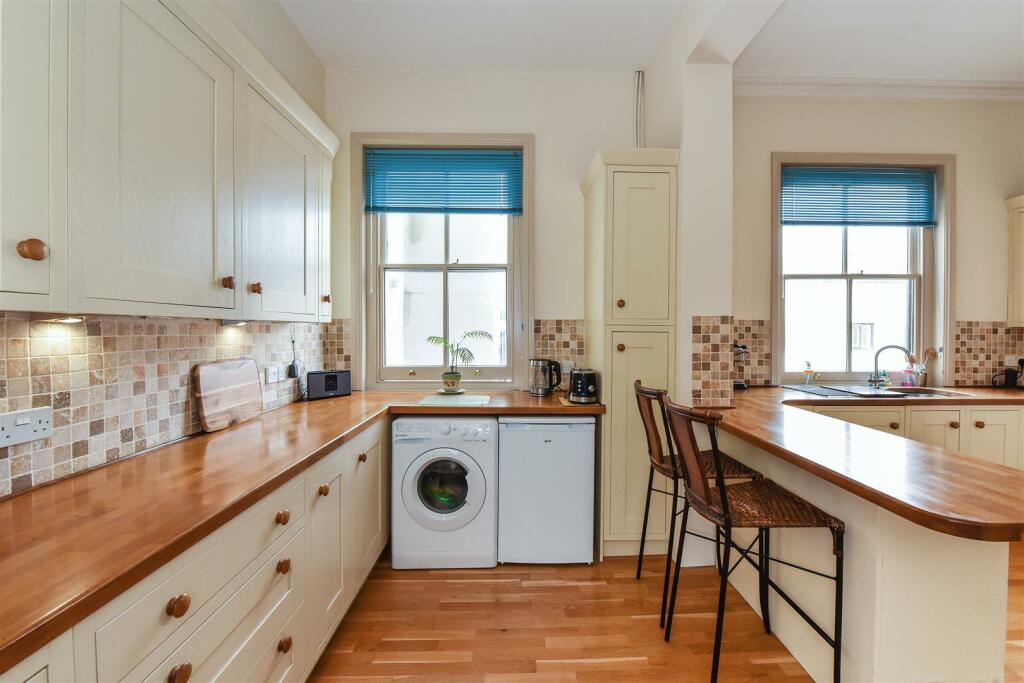 Kitchen Breakfast Bar.jpg