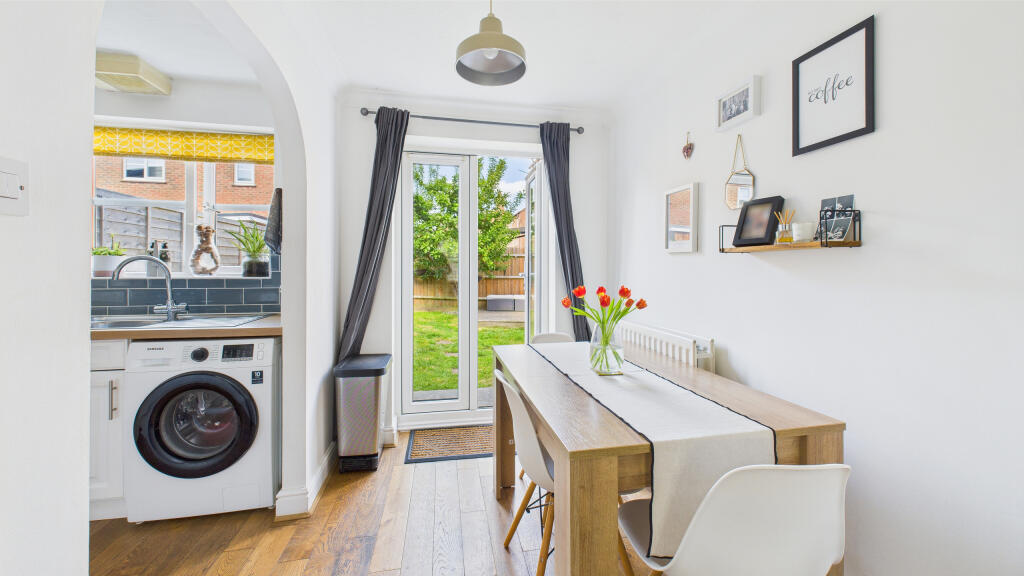 CAM04968G0-PR0038-STILL019