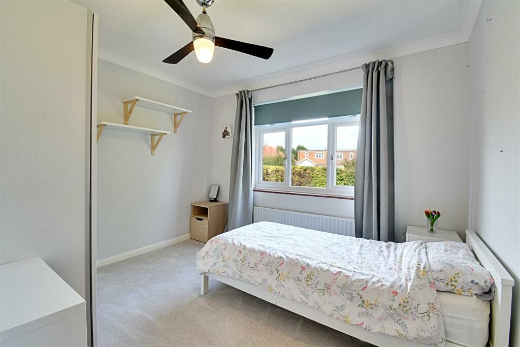 Bedroom 4_1.jpg