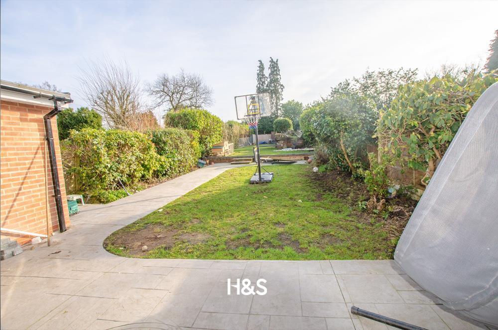 100 cropthorne road - rear garden.jpg