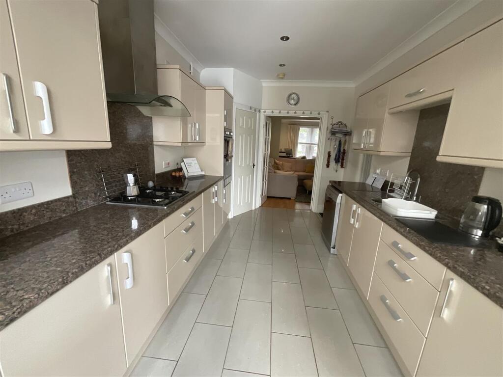 Kitchen / Living Area