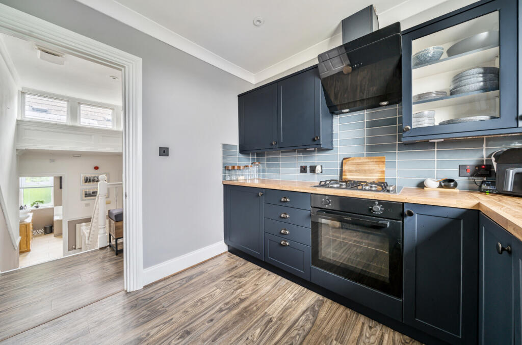 1314987-3-685c373...