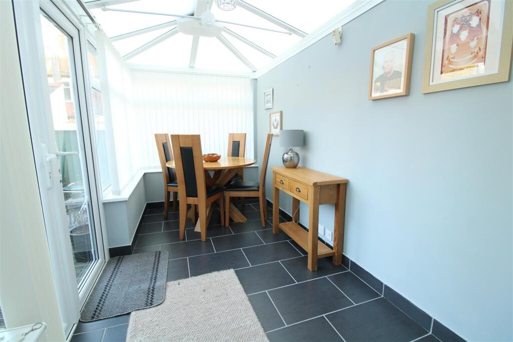 GARDEN ROOM/DINING ROOM