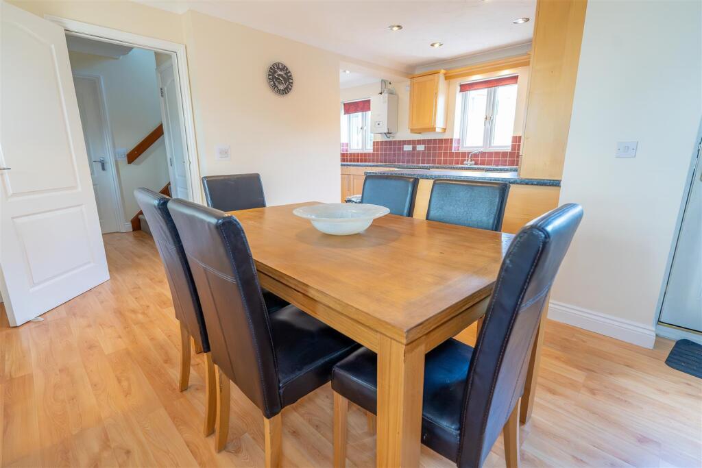 Kitchen/Dining Room 'L' shape