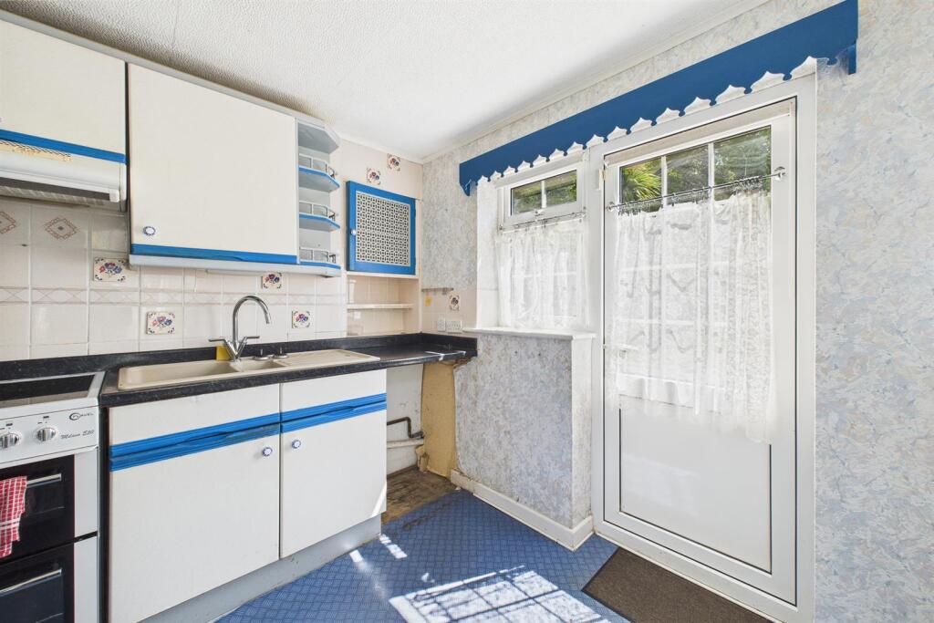 10 Sanctuary Gardens, Sneyd Park, Bristol BS9 1QR 