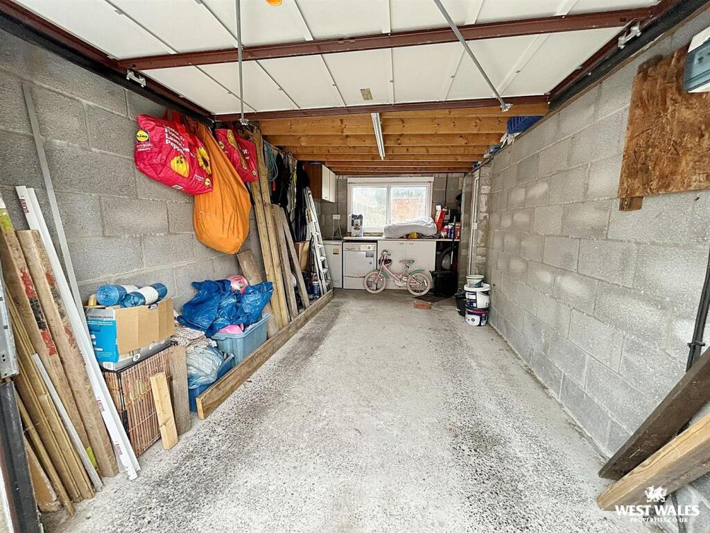 WhatsApp Image 2025-10-06 at 12.22.33 (2).jpg