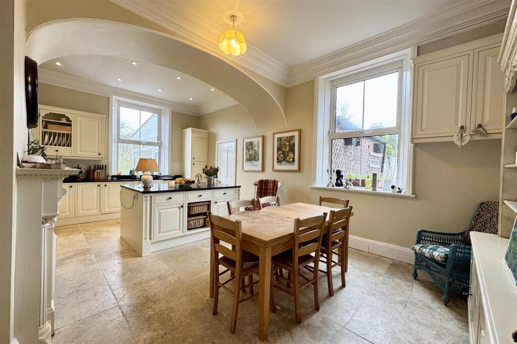 Kitchen/Breakfast Room