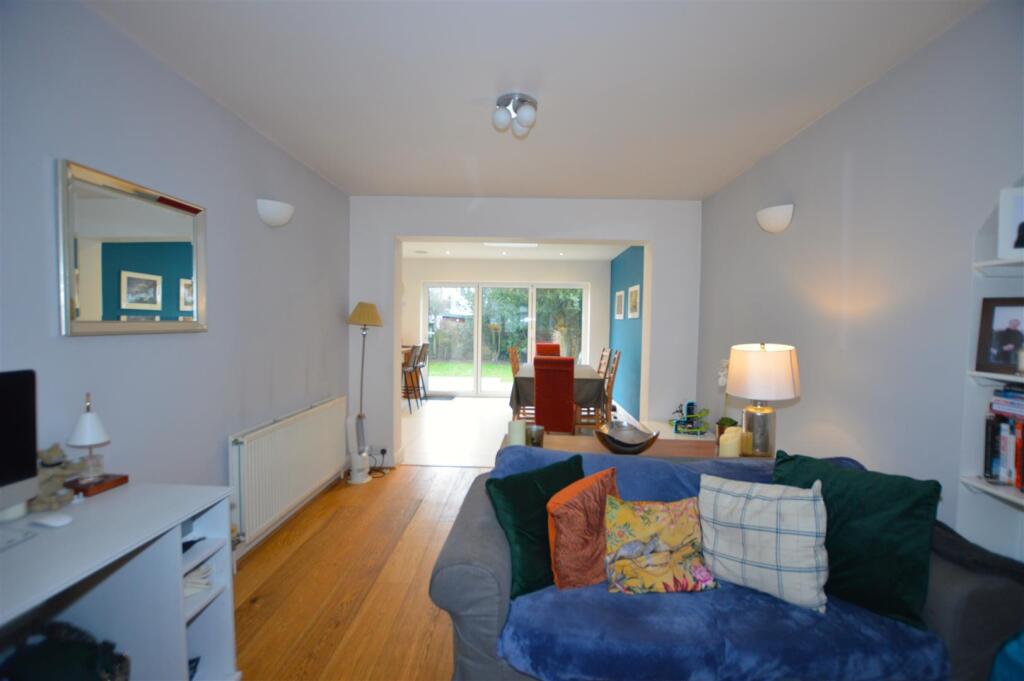 39 Derwent Road living room2.JPG