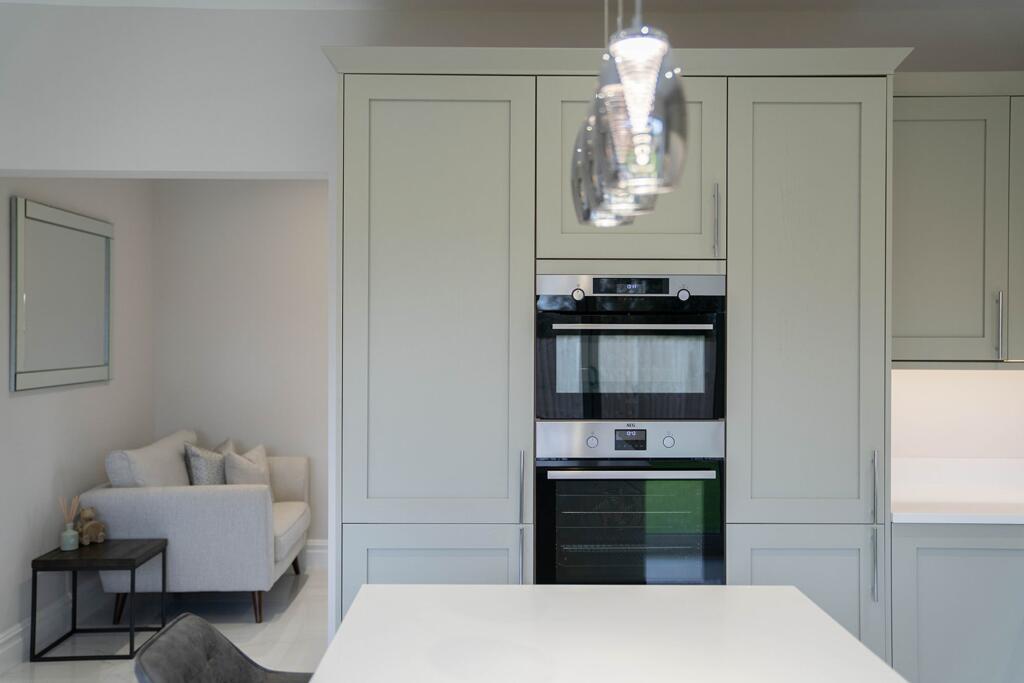 Bespoke kitchen available at this stage