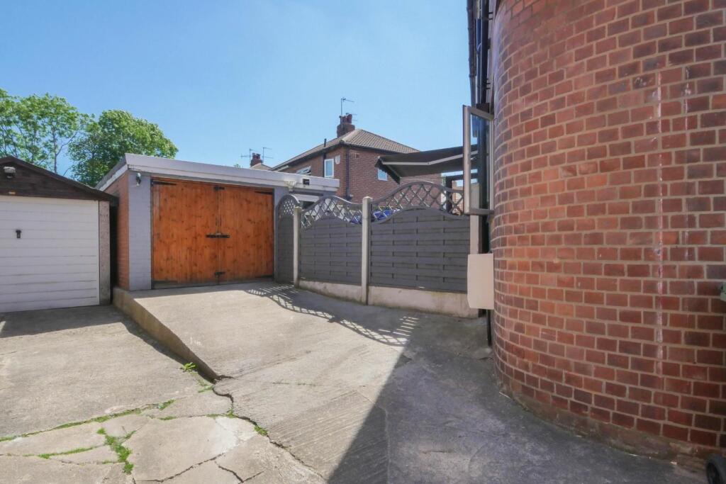 DRIVE/GARAGE
