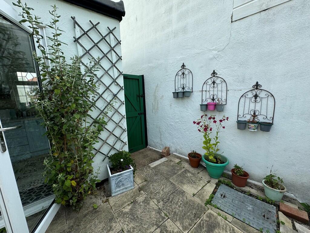 10 Glastonbury Ch...