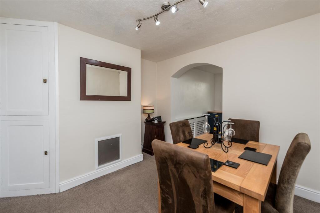 Dining Area: