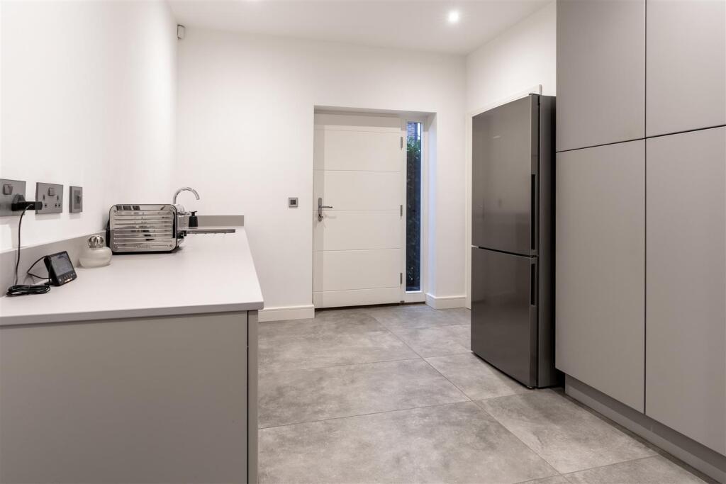 Good Sized Utility Room