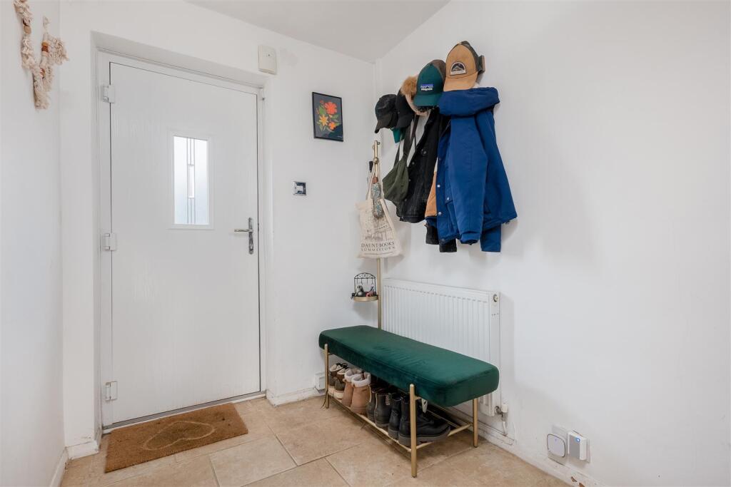 8 Hill Close 2019-6.jpg