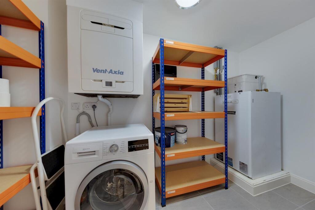 07-c01fPFMCS - 4 Holly Place-25-medium.jpg