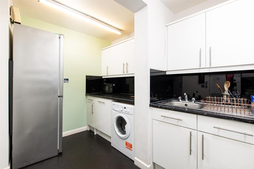 Kitchen_2.jpg