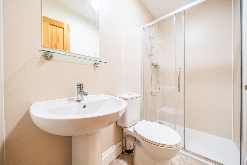 Flat 3 Shower Roo...