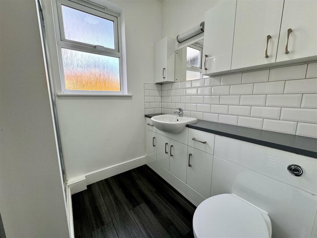 Shower Room.jpg
