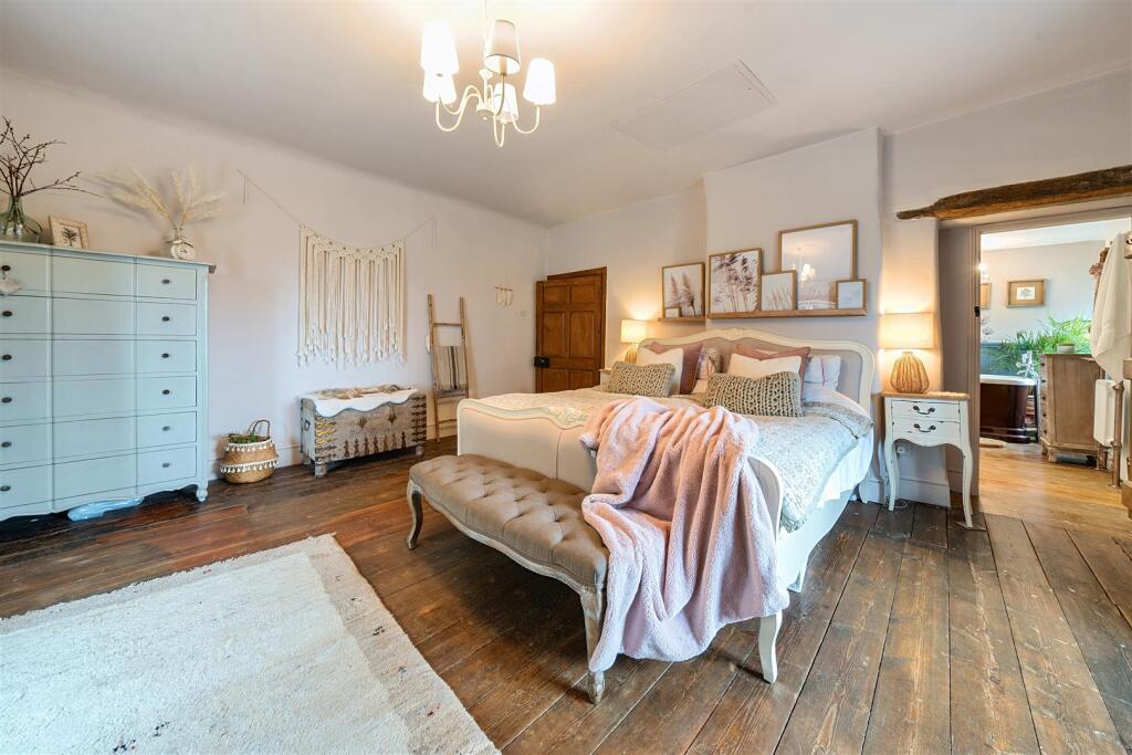 Cliff Hill Farm - Master Bedroom.jpg