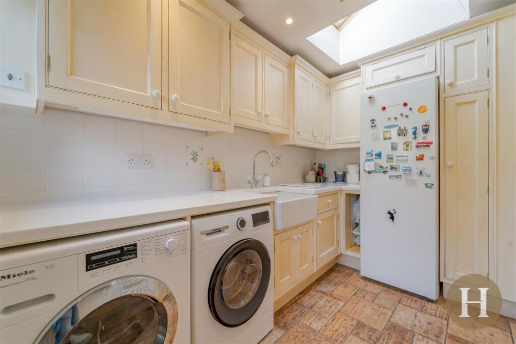 Hadleigh Estate Agents-22.jpg