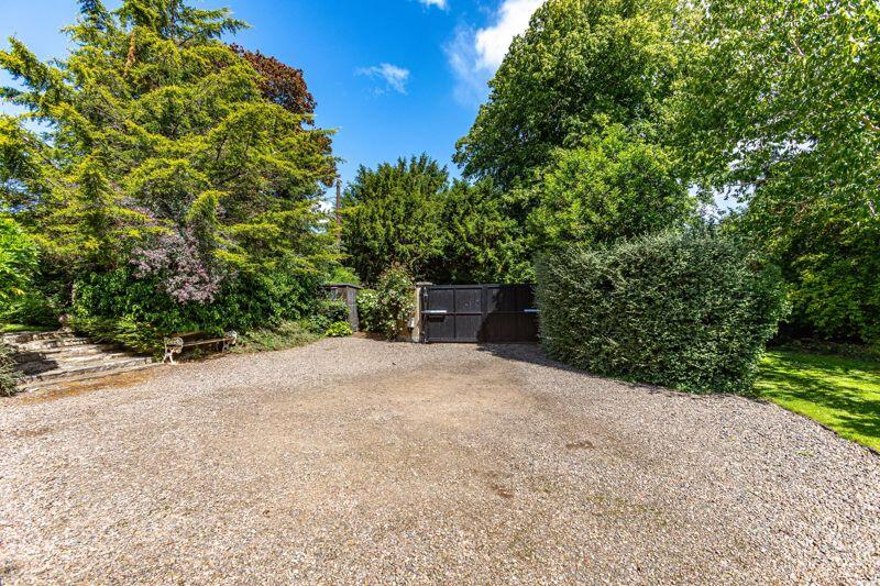 Gated Entrance/Drive