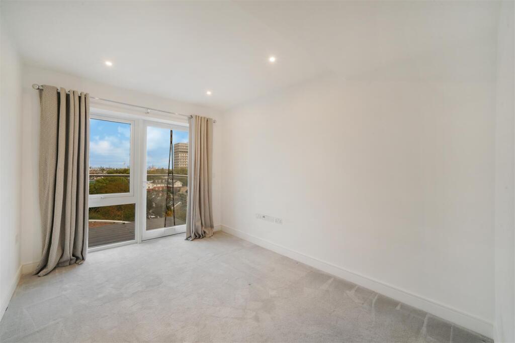 209 Faulkner House, Tierney Lane - 3QVGGUj5iX2PwUG