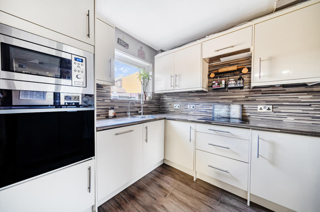 1363902-6-68e7987...