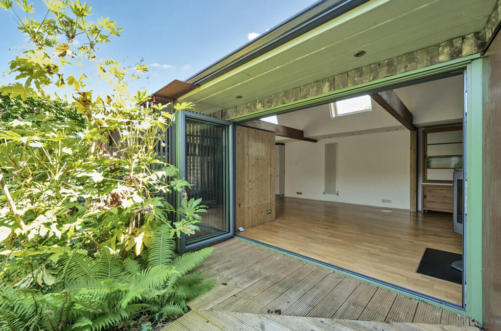 1288939-3-6824c17...