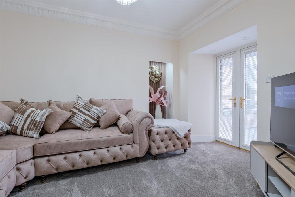 008-23 East Academy Street Wishaw, ML2 8BG.jpg