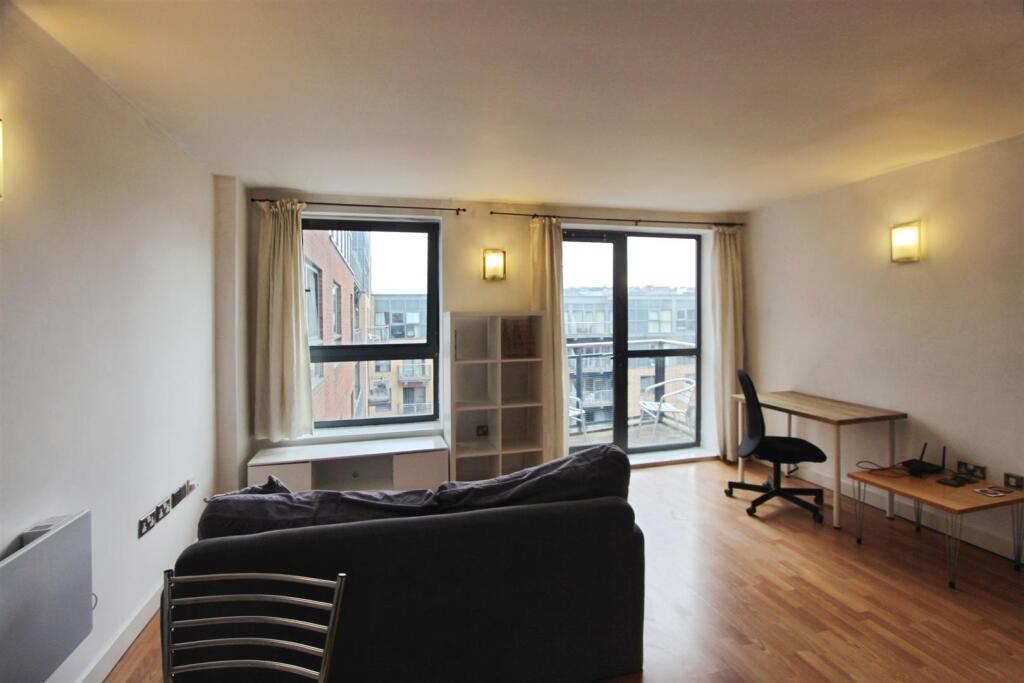 3c1d64b1-Living 20Room.JPG