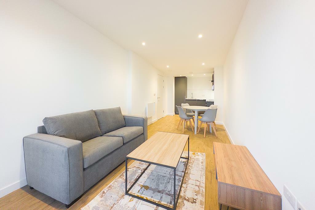 glm-lincolnhouse81-1-livingroom-6.jpg