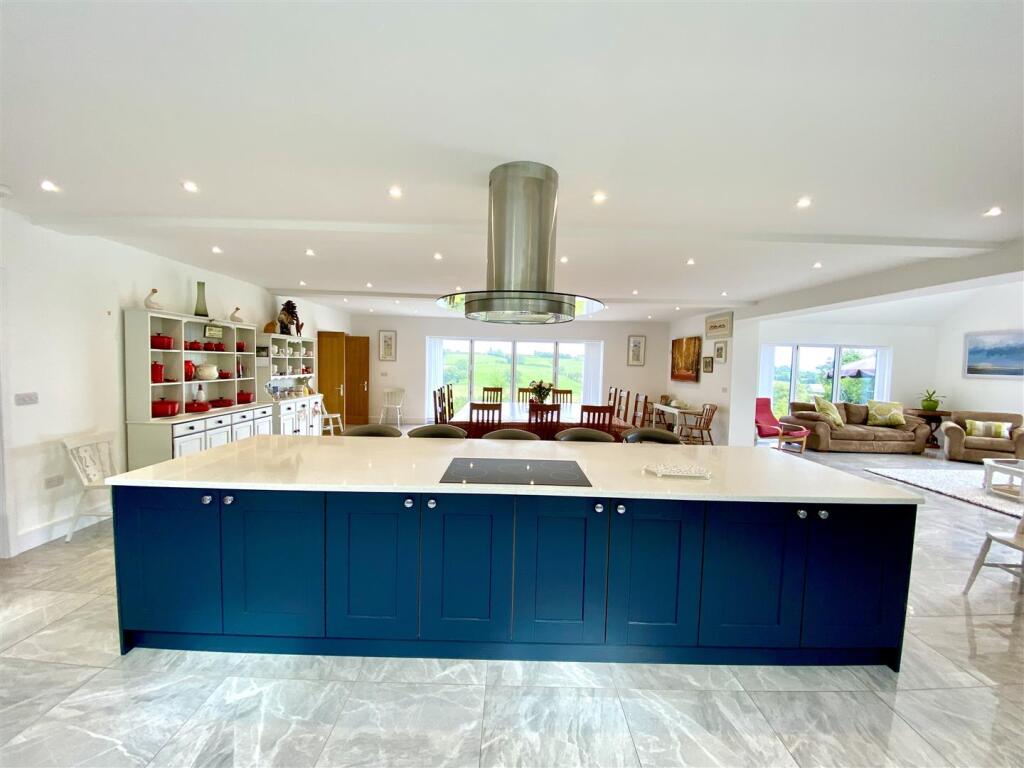 KICTHEN/DINING ROOM