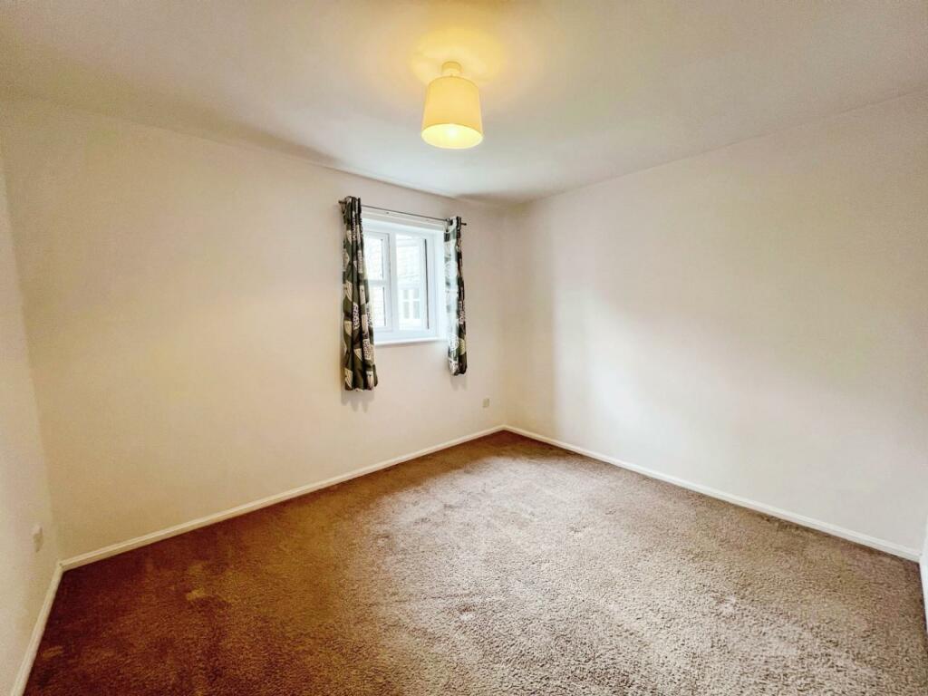 bc431184-Bedroom 202.jpg