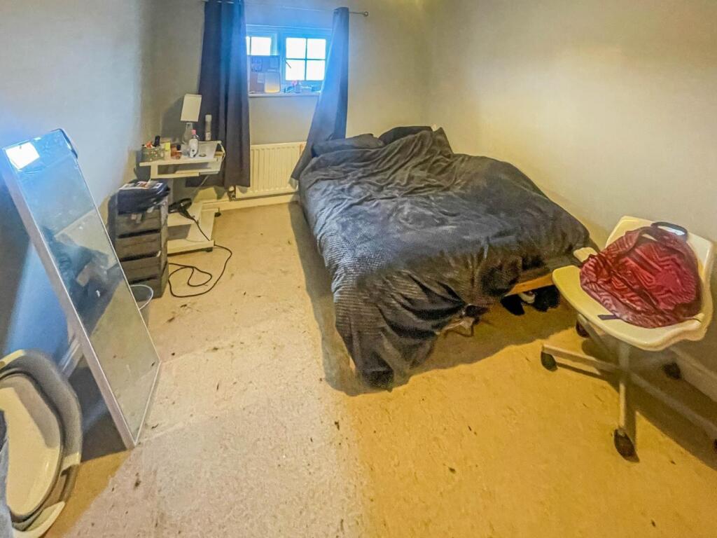 Bedroom 1.jpg