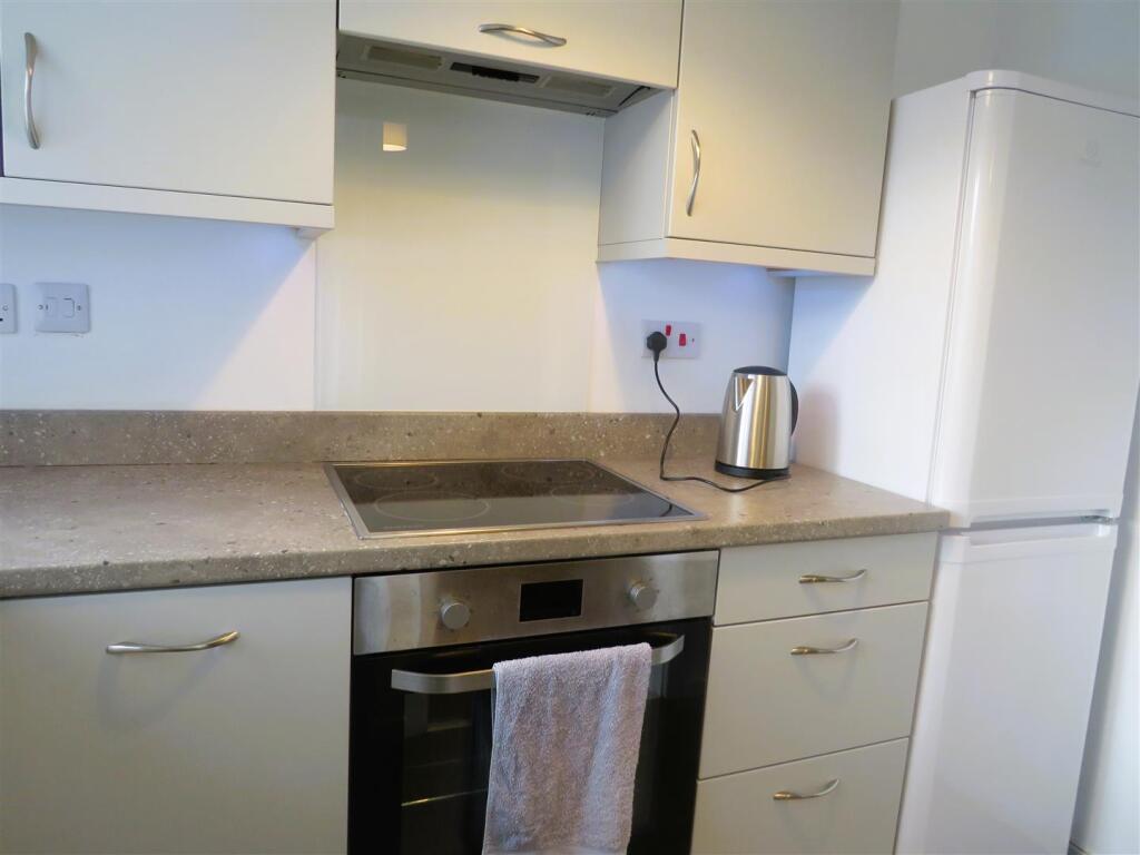 40 ver kitchen .2.JPG