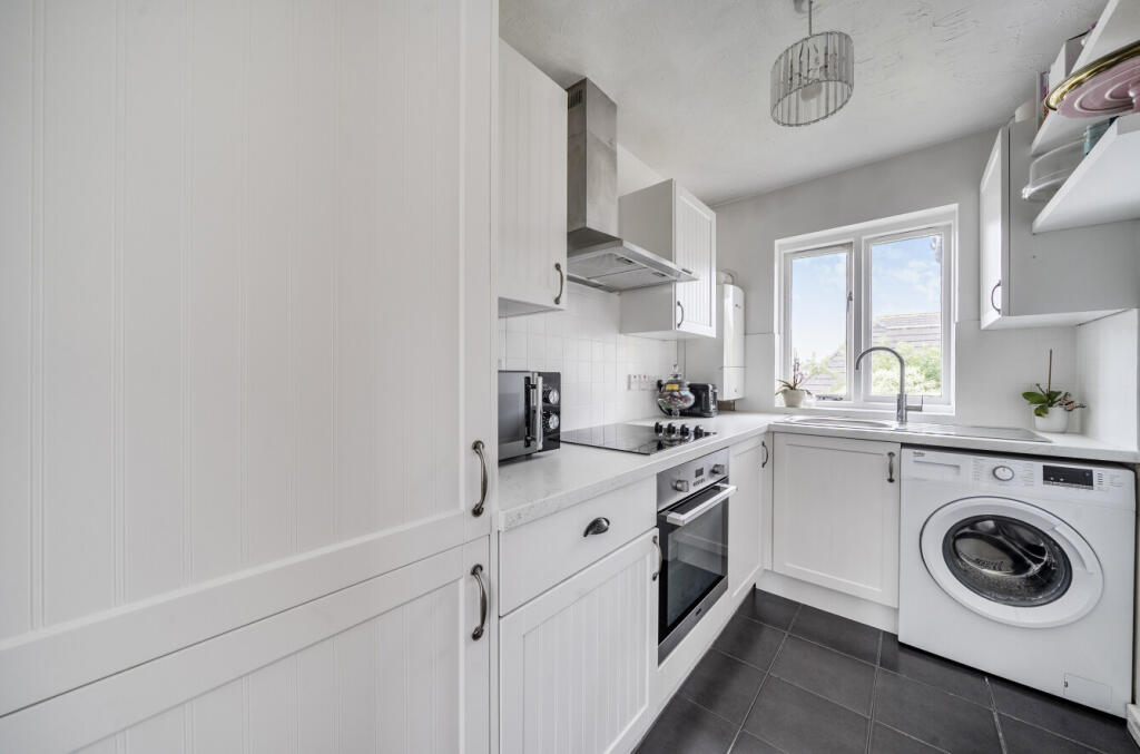 1348304-8-68b72bc...