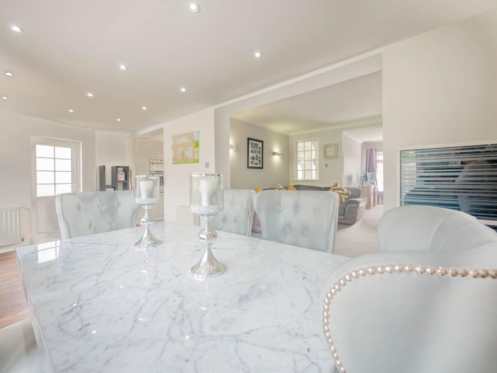 Breakfast/Dining Room