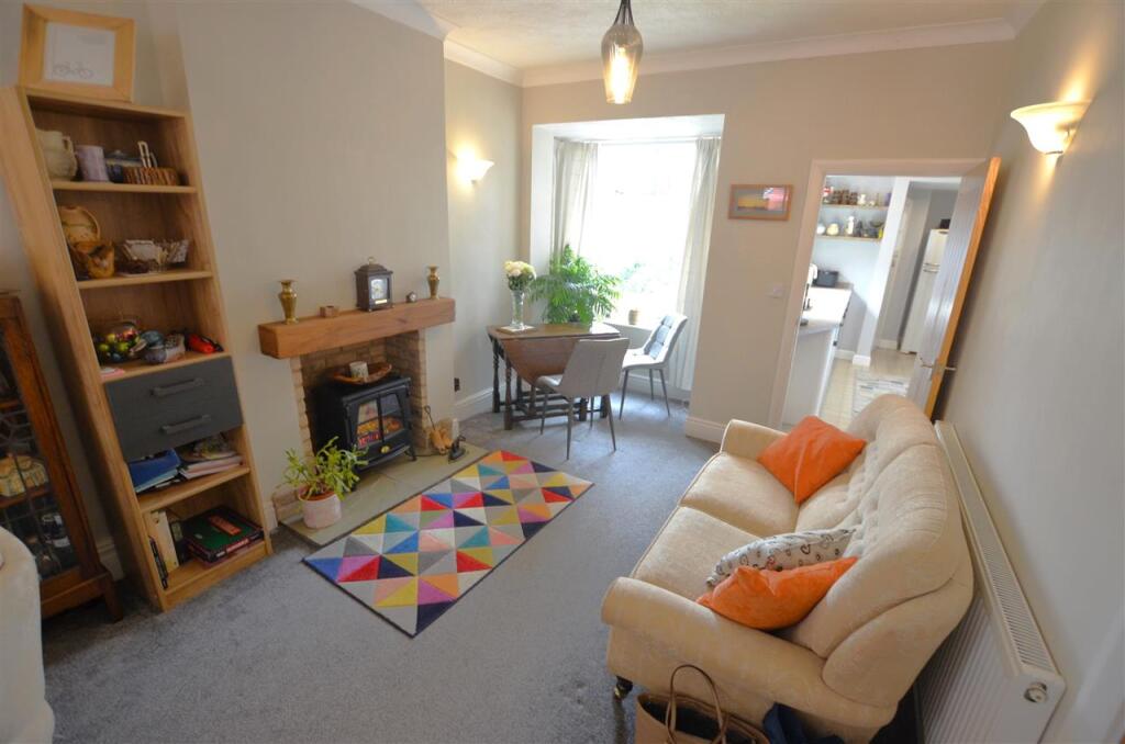 Lounge/Dining Room -