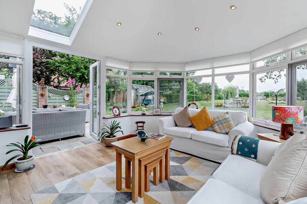 8657340-interior1...