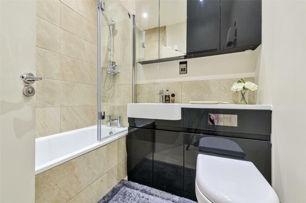 Main Bathroom.jpeg
