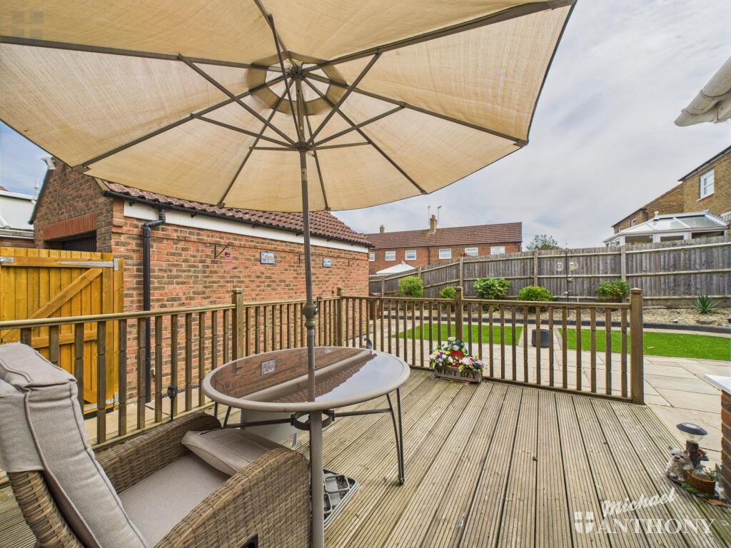 CAM03218G0-PR0695-STILL002