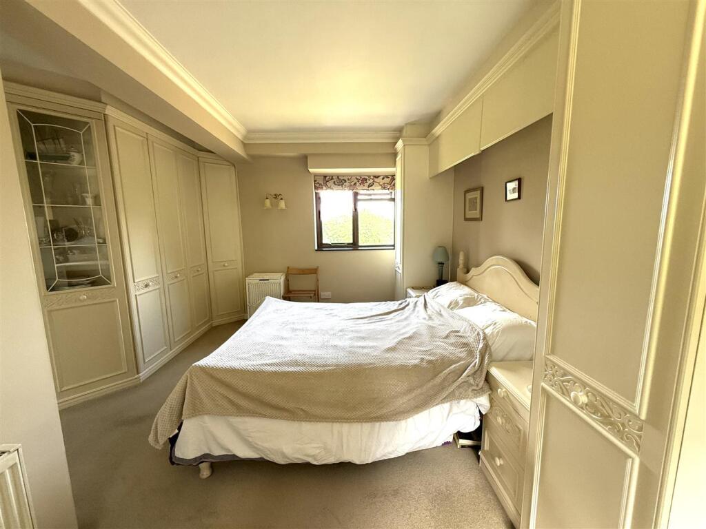 6 the pingle bedr.jpeg