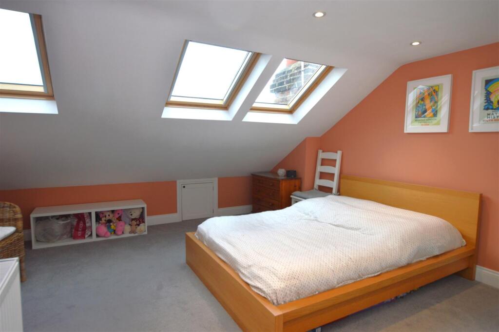 7 Park Road bed5a.JPG